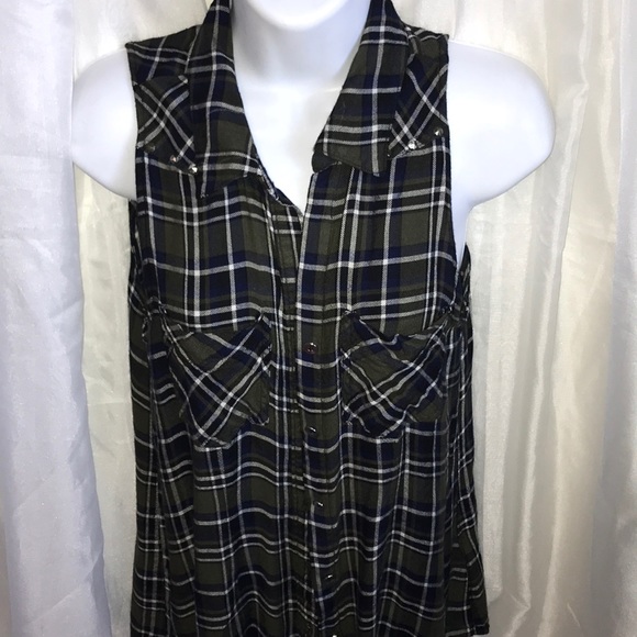 Rock and Republic top size small - Picture 3 of 4